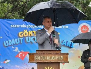 Gölcük’te yüzlerce kişi yağmur altında Filistin için tek yürek oldu