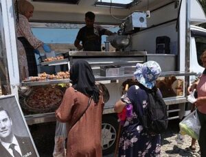 Güzelbahçe Belediyesi Ferdi Zeyrek için lokma döktürdü