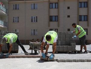 İnegöl’ün Çıkmaz Sokakları Fiyatsız Otoparka Dönüşüyor