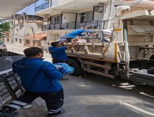 İzmir Büyükşehir Belediyesi meskeni ziyan gören aileyi Uzundere konutlarına taşıdı