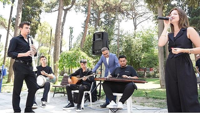 İzmir’de Kitap Coşkusu: Küçük Eller Sahneye Çıktı