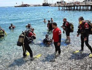Kemer’de deniz tabanı ve kıyı paklığı aktifliği