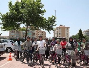 KOMEK’te Bayanlar İçin Verilen Bisiklet Kullanma Eğitimi Büyük Beğeni Görüyor