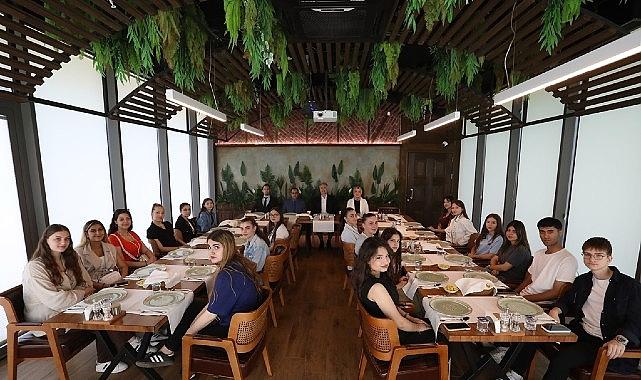 Lider Alper Taban Stajyer Öğrencilerle Veda Sofrasında Buluştu