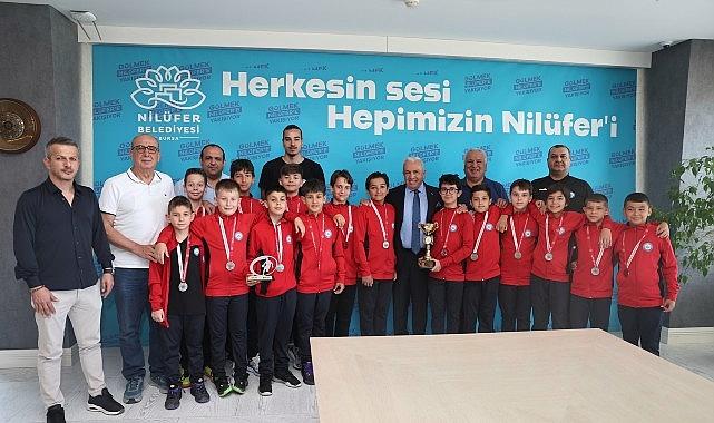 Lider Şadi Özdemir başarılı atletleri ağırladı