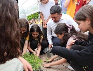 Okul Bahçesine Kurulan Sera’da 250 Fide Dikimi Yapıldı