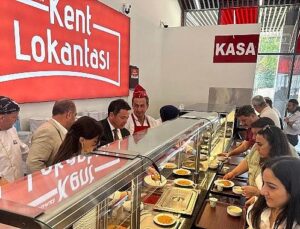 Osmangazi Belediyesi’nden Ferdi Zeyrek anısına yemek ikramı