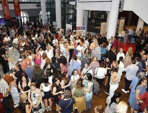 Paneller, Söyleşiler, Alkışlar: Frankfurt’ta Sinema Bir Ortaya Getiriyor