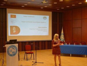 Prof. Dr. Amanova, “Komuz atalarımızın sesi, ruhumuzun aynasıdır”