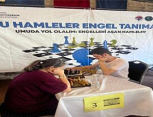Satranç turnuvasında ataklar manileri aştı