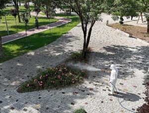 Selçuklu’da yeşil alanların ilaçlama çalışmaları devam ediyor