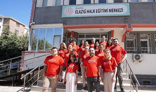 Vodafone gönüllüleri, Elazığ’da uygunluğun yanında durdu