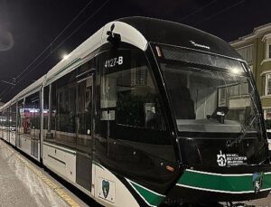 9. tramvay raylara indi, son araç yolda