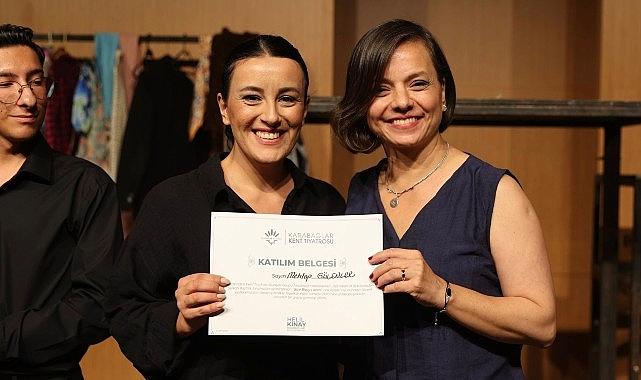 Alkışlar Karabağlar Kent Tiyatrosu Kursiyerlerine