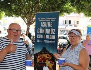 Antalya Büyükşehir Belediyesi’nin klâsik aşure ikramları devam ediyor