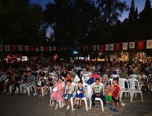 Bornova’da Açık Hava Sineması’yla gülmeye devam