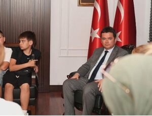 Bosnalı öğrencilerden Lider Aydın’a ziyaret