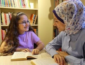 Bucalı Avşin Cumhuriyet Kütüphanesi ile hayaline yürüyor