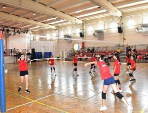 Çiğli’de 7’den 70’e binlerce kursiyerle yaz uzunluğu spor coşkusu