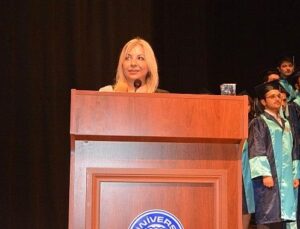 EÜ Eczacılık Fakültesi 2025 mezunlarını uğurladı