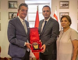 Hüsnü Bozkurt’tan Lider Eşki’ye ziyaret: “Gençlerle umut büyüyor”