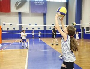 İBB Spor Okulları Yaz Devrinde de On Binlerce Çocuğu Sporla Buluşturuyor