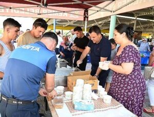 Kemer Belediyesi’nden Çamyuva’da aşure ikramı