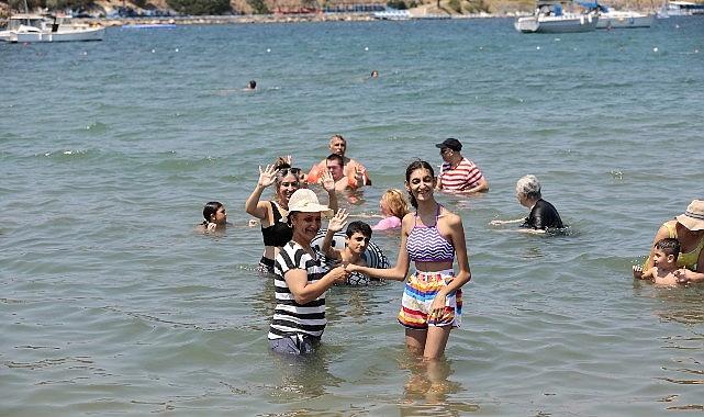 Konak Belediyesi engelli bireyler ve ailelerini denizle buluşturdu