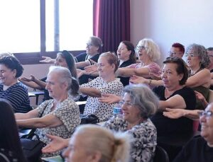 Konak’ta kahkaha yogası