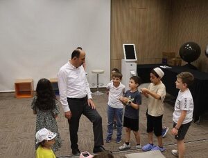 Lider Altay, Konya Bilim Merkezi’nin Yaz Bilim Kamplarına Katılan Çocuklarla Buluştu