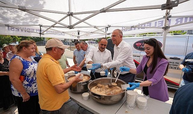 Lider Ünal Işık, yurttaşlarla aşurenin rahmetini paylaştı