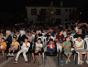 Osmangazi Belediyesi’nin sinema gecelerine ağır ilgi