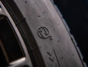 Pirelli, %70’ten Fazla Biyo-bazlı ve Geri Dönüştürülmüş Gereç İçeren Birinci Standart Üretim Lastiğini Tanıttı