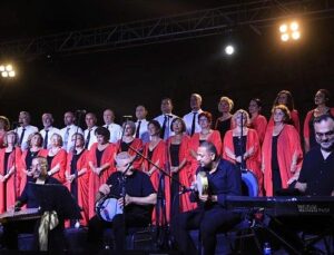 Seferihisar’da sanat ve dayanışma “Yıldızların Altında” buluştu