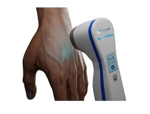 Üniversite öğrencisi babasının hastalığından yola çıkarak vitiligo tedavisi için aygıt geliştirdi