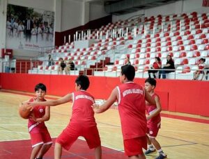 Bayraklı’da 3 bin 77 kişi yaz spor okullarında buluştu