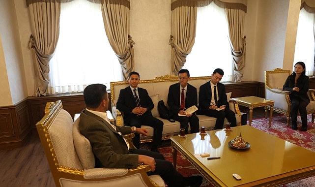 Belediye Başkanı Rasim Arı, Çinli Konuklarını Ağırladı