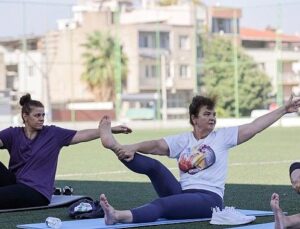 Bucalı bayanlardan yoga derslerine ağır ilgi