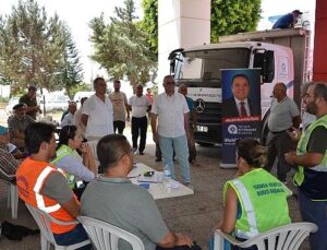 Büyükşehir Alanyalı çiftçilere 10 ton kaolin kili dağıttı