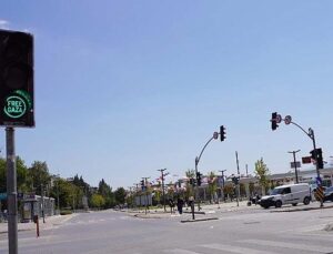 Büyükşehir, kırmızı ışıkla “Stop İsrail” dedi