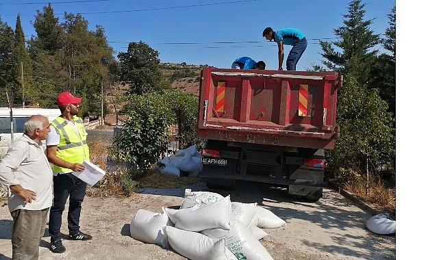Büyükşehir’den üreticiye tavuk yemi ve ekipman takviyesi