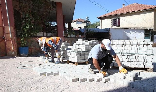 Çiğli’de yol ve park çalışmaları sürat kesmeden sürüyor