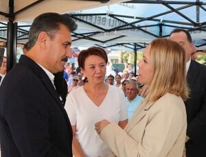 Dikili’de Ferdi Zeyrek Parkı Açıldı