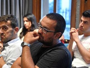 Dünya çapında muvaffakiyet elde etmiş teşebbüsçüler deneyimlerini gençlerle paylaşıyor