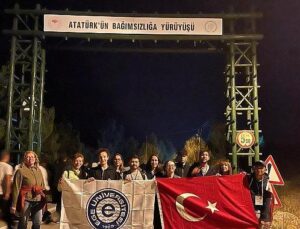 Ege Üniversitesi öğrencileri ‘Kocatepe Zafer Yürüyüşü’ne katıldı