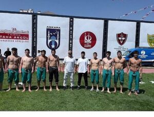 Güreşçiler Dualı Çayırda Çaba Etti