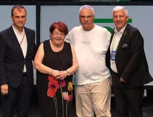 Halil Ergün ve Defne Yalnız’a ‘Yaşam Uzunluğu Muvaffakiyet Ödülü’ verildi