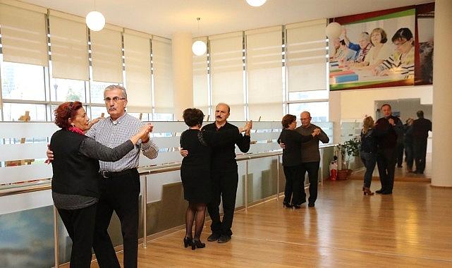 Karşıyaka Belediyesi’nden fiyatsız salon dansları kursu