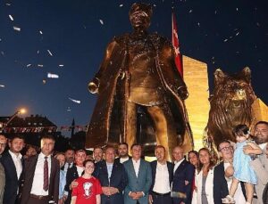 Keçiören’de 30 Ağustos Zafer Anıtı görkemli merasimle açıldı