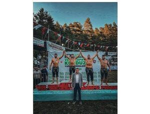 Kemer Belediye güreşçileri kürsüye çıktı